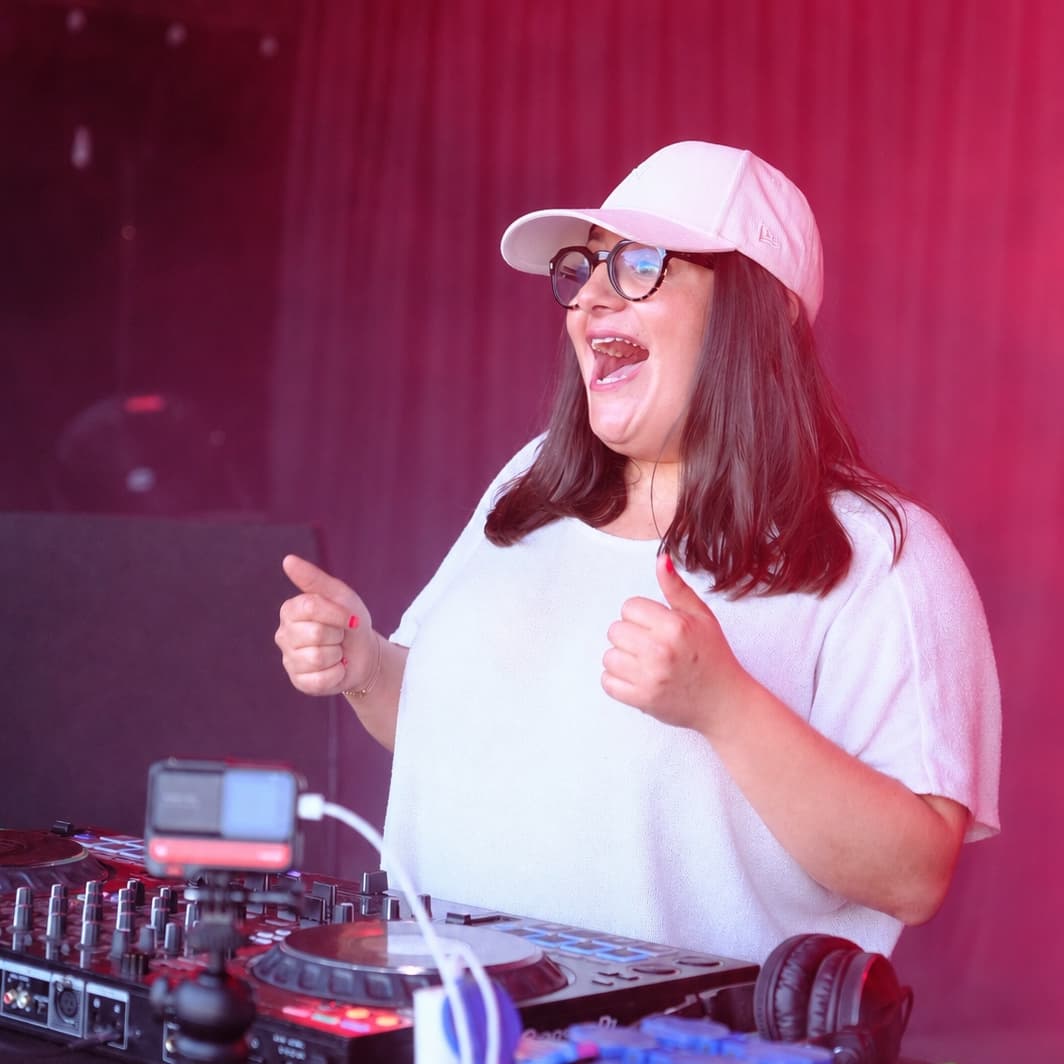 DJ JOYA