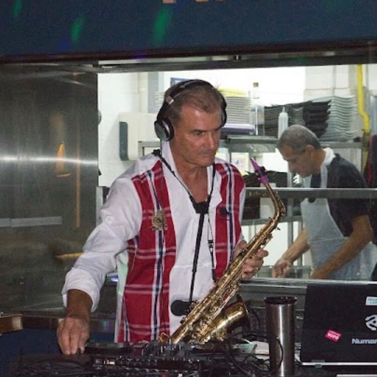 deejimsax
